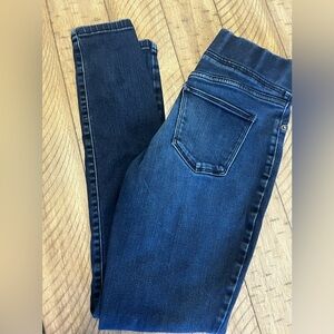 Universal Thread High Rise Pull On Jeans